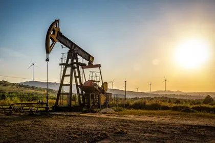 Нефть Brent превысила 111 долларов впервые с 20 мая